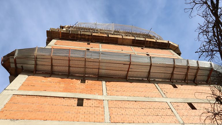 El peluquero Carlos Illari dijo que había advertido a la empresa a cargo de la construcción que la medianera estaba en mal estado y no resistiría una edificación de 14 pisos.