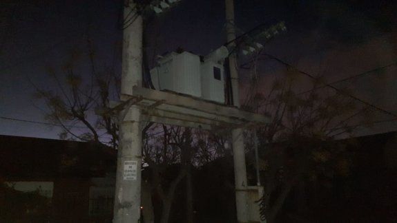 Un ave provocó que el barrio Huiliches se quedara sin luz