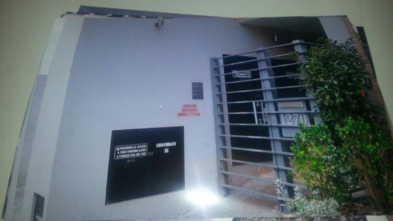 Una de las pintadas que hizo el constructor en la casa de los padres y en el departamento de su ex.