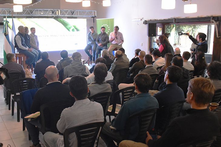 Construir el suelo: Empresarios y técnicos coinciden en que la clave del éxito financiero radica en una planificación plurianual que comienza con cultivos de fijación como el trigo. Construir el suelo: Empresarios y técnicos coinciden en que la clave del éxito financiero radica en una planificación plurianual que comienza con cultivos de fijación como el trigo.