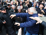Tensión en la protesta de jubilados frente al Congreso