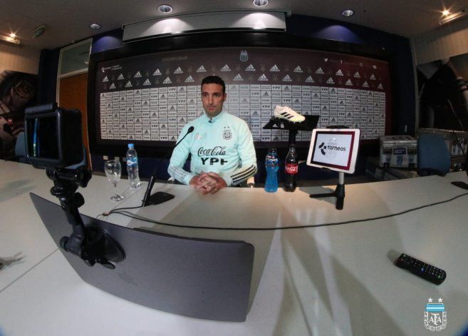 Scaloni: Messi está contento de estar en la Selección