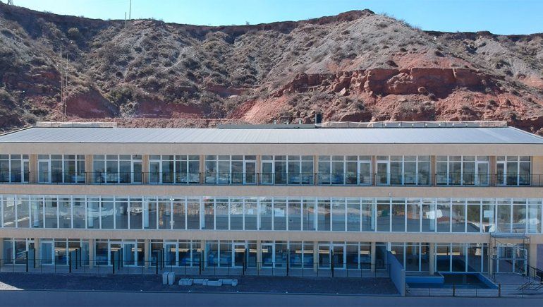 El hotel departamento que construyen las empresas para los empleados petroleros.
