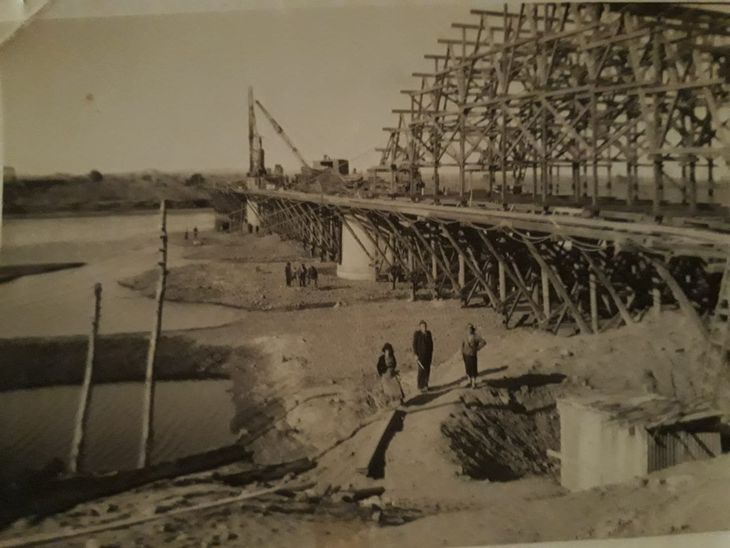 En 1935, se coloca la piedra fundacional en un acto público. Gentileza archivo Lic. Ricardo A. Koon En 1935, se coloca la piedra fundacional en un acto público. Gentileza archivo Lic. Ricardo A. Koon