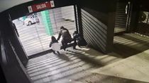 alarma en santa genoveva: cinco adolescentes intentaron forzar el porton de un edificio