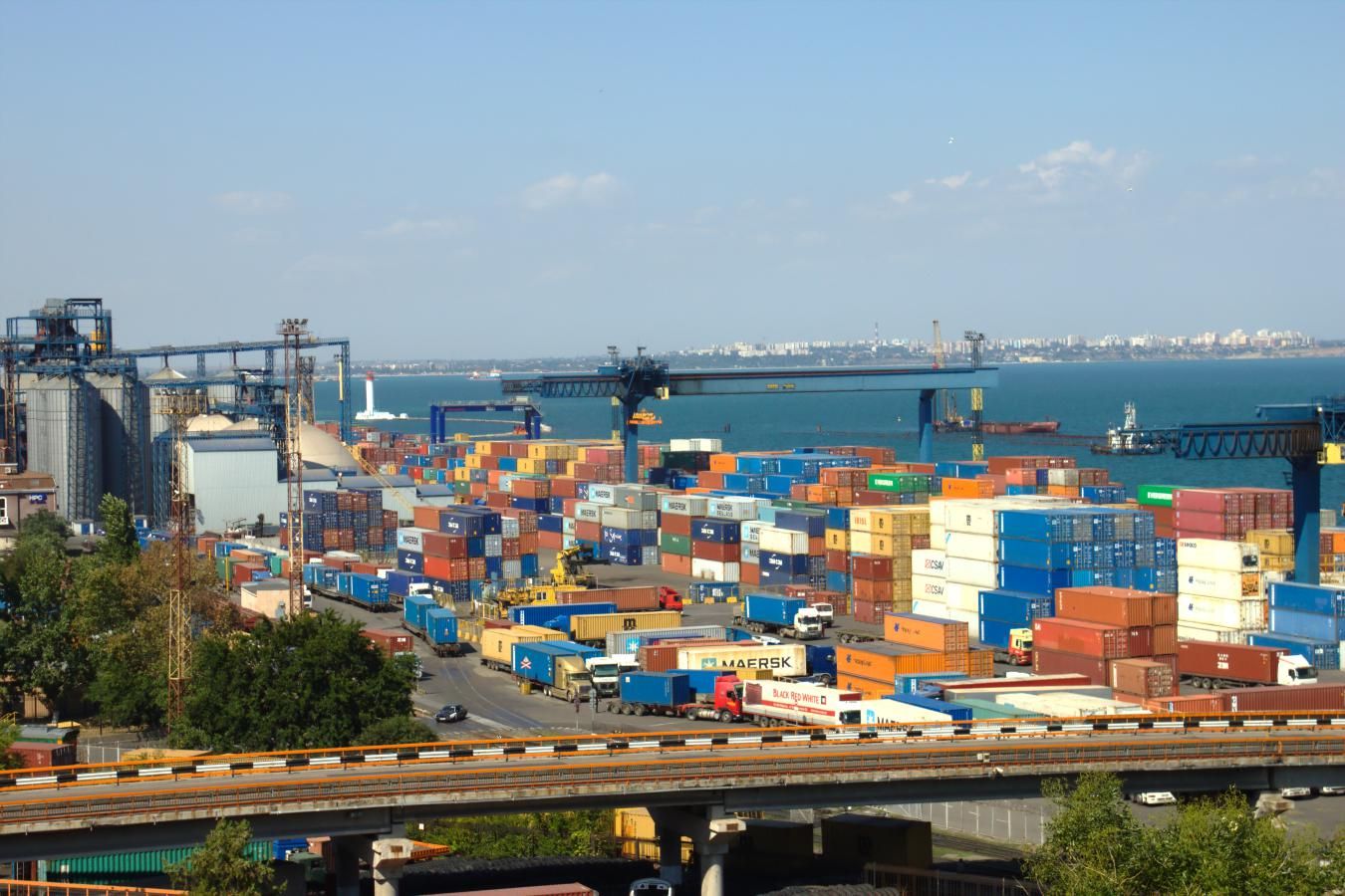 Ucrania volvió a usar los tres puertos para exportar