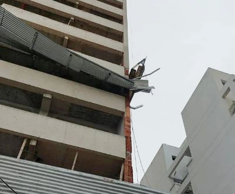 Trágico: albañil murió tras caer del quinto piso de un edificio