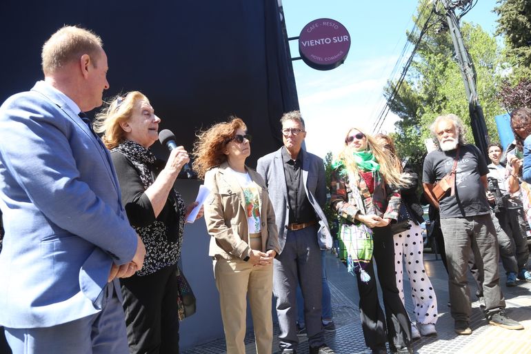 Sara Mansilla, dirigente de DD.HH. de Neuquén, al hablar en el acto. Sara Mansilla, dirigente de DD.HH. de Neuquén, al hablar en el acto.