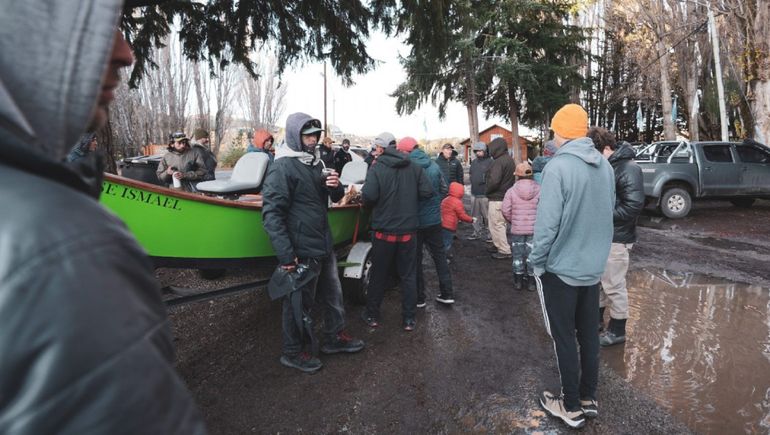 Sacaron más de 100 bolsas de basura del río Limay