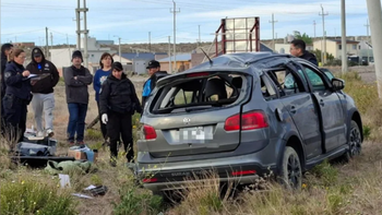 El vuelco fatal fue en una zona de curvas peligrosas en la Ruta 1, en Comodoro Rivadavia.  El vuelco fatal fue en una zona de curvas peligrosas en la Ruta 1, en Comodoro Rivadavia.