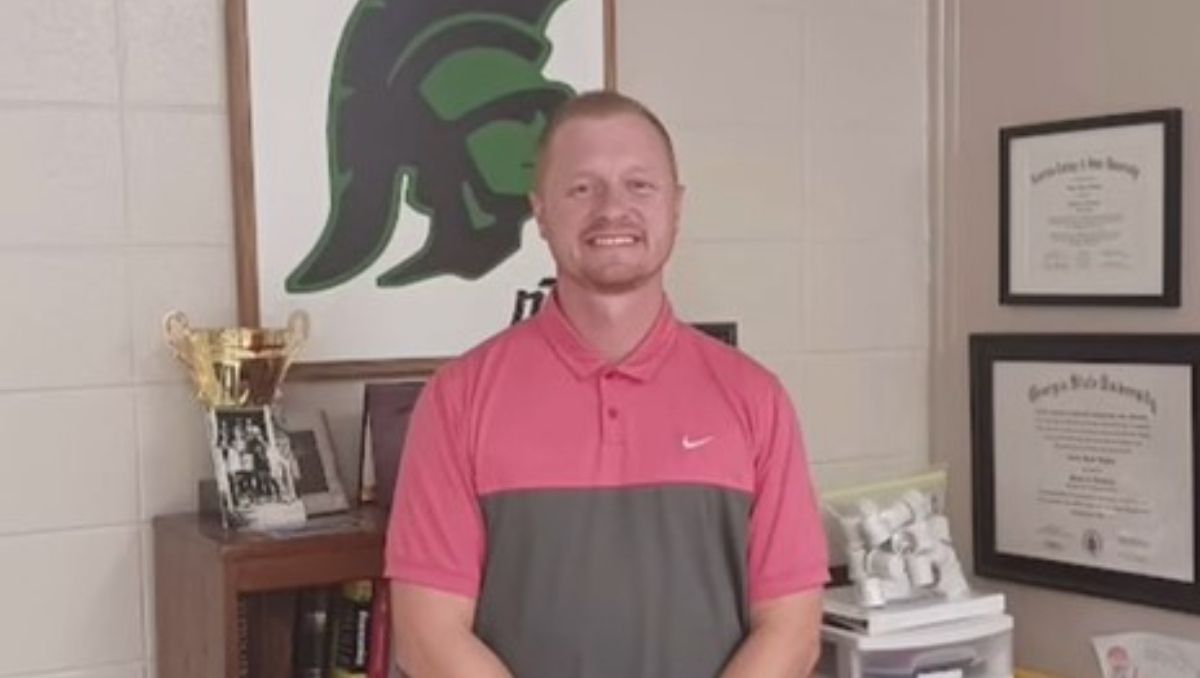 Jason Hughes era profesor en una escuela secundaria y también participaba como entrenador y mentor de estudiantes.&nbsp;
