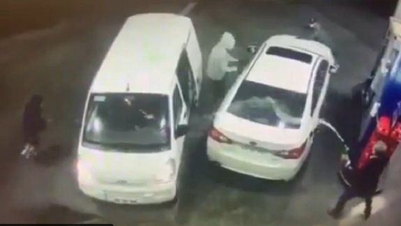 Twitter: evitó ser robado bañando de gasolina a ladrones