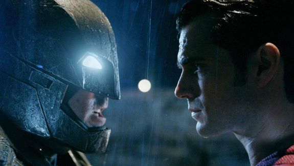 Luego de la polémica, Ben Affleck debuta como el hombre murciélago