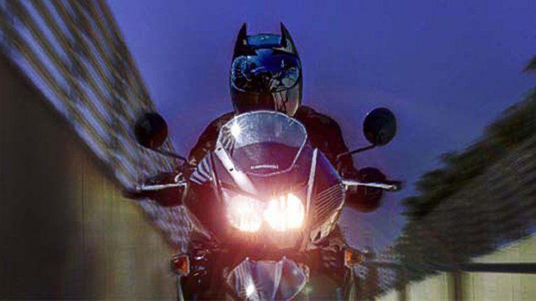 Le secuestraron la moto a un Batman neuquino por manejar borracho
