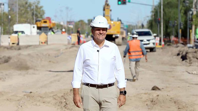 Gaido en una recorrida por la obra pública de la Gran Avenida. | LM Neuquen Gaido en una recorrida por la obra pública de la Gran Avenida.