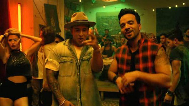 Luis Fonsi defendió al cantante canadiense porque él sabe por experiencia propia lo duro que es cantar en otra lengua.