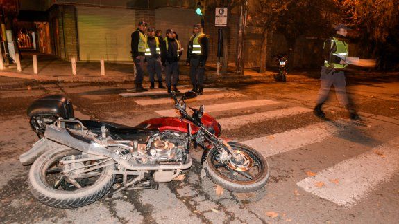 Motociclista herido luego de chocar con otra moto