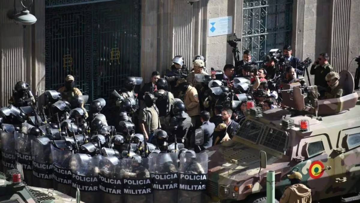 Momentos de máxima tensión en la puerta del Palacio del Quemado.