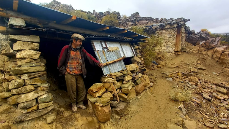 La historia de Don Peto, el ermitaño que hizo una amistad de hierro con un policía solidario