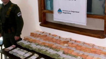 transportaba una fortuna en pesos, dolares y euros y fue descubierto transportaba una fortuna en pesos, dolares y euros y fue descubierto