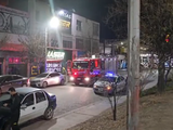 Tensión por un incendio sobre un local de baterías: pérdidas totales y dos mascotas involucradas