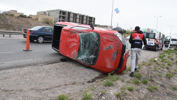 Un vuelco generó demoras en la ex ruta 7