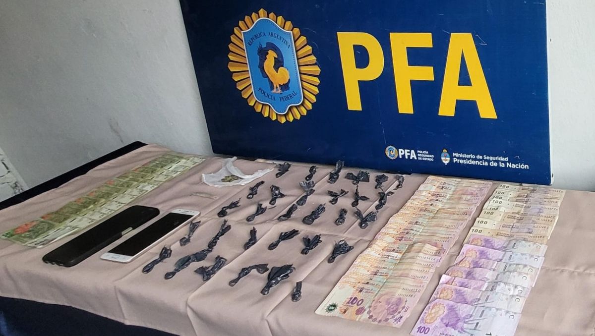La Policía Federal desbarató un kiosco narco en Centenario