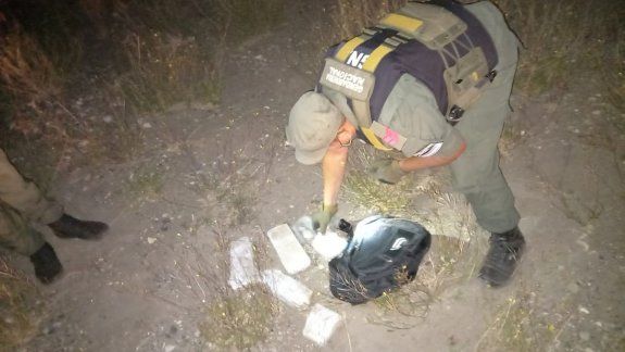 La droga que llevaba la mula rionegrina fue secuestrada tras un control preventivo en la Ruta Nacional 40.