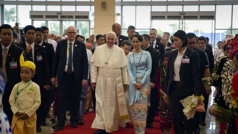 Francisco habló de la minoría rohingya pero sin mencionarla.