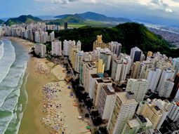 una neuquina, entre los miles de argentinos que siguen varados en florianopolis tras los vuelos cancelados una neuquina, entre los miles de argentinos que siguen varados en florianopolis tras los vuelos cancelados