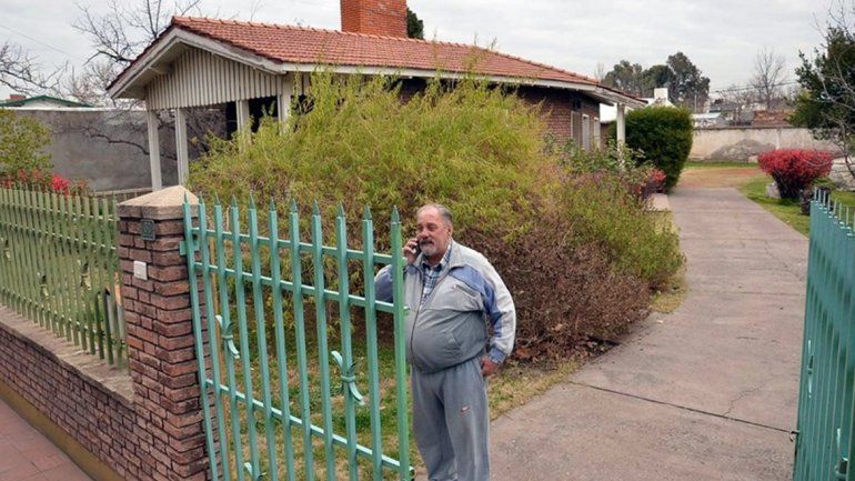 El escritor mendocino víctima del robo tiene 92 años.