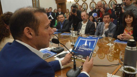 gutierrez presento un ambicioso plan de obras a cinco anos