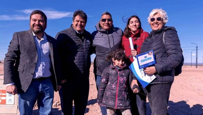 Entrega de lotes en el Distrito 3. Entrega de lotes en el Distrito 3.