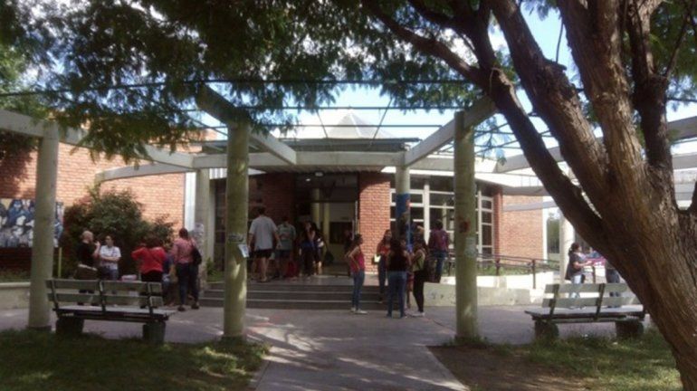 Sancionaron a un docente de la UNCo por violencia de género