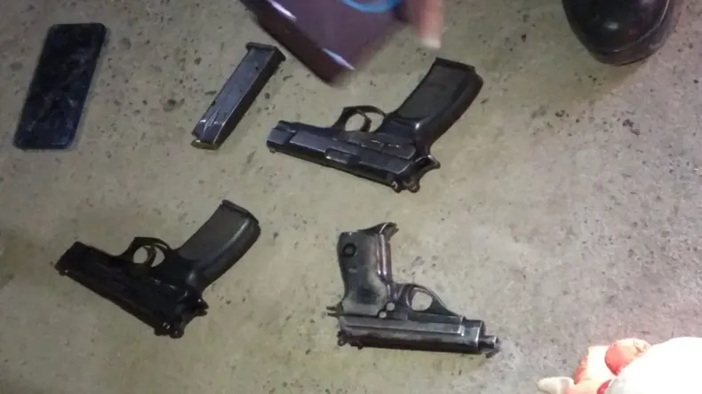Romero reconoció haber cometido los delitos de tenencia ilegal de armas de fuego. | LM Neuquen Romero reconoció haber cometido los delitos de tenencia ilegal de armas de fuego.