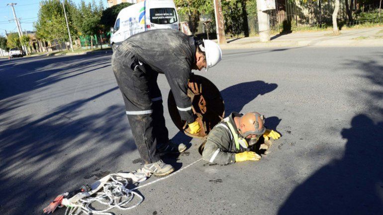 La Muni halló un caño de efluentes directo a un canal