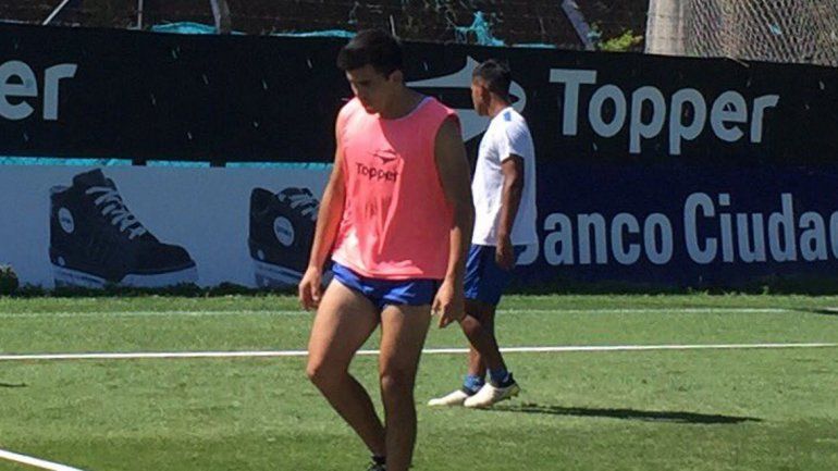 El neuquino Acuña regresó a los entrenamientos de Racing.