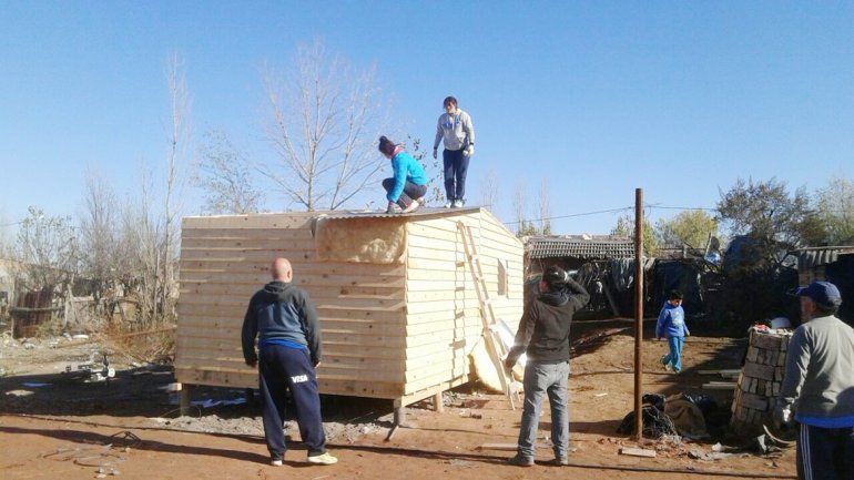 Periodistas y voluntarios