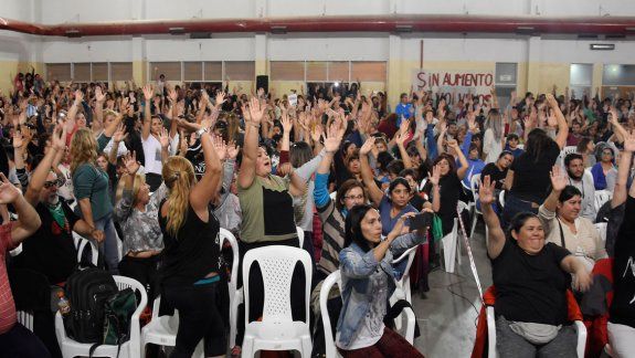 ATEN: ganaron los duros y hay cinco días más de paro