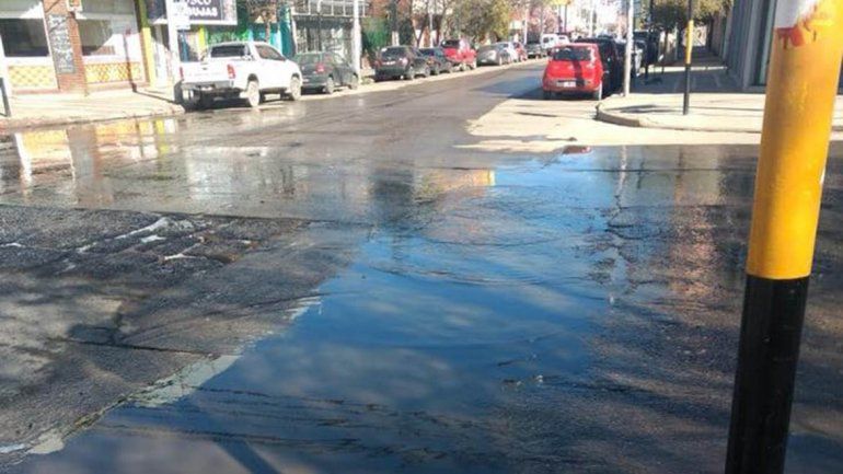 Quiroga salió al cruce de EPAS por un desborde cloacal