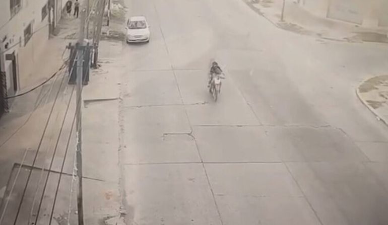 Según revelaron medios locales, el hombre había pasado a buscar a su hijo de 11 años para ir a pescar. Según revelaron medios locales, el hombre había pasado a buscar a su hijo de 11 años para ir a pescar.