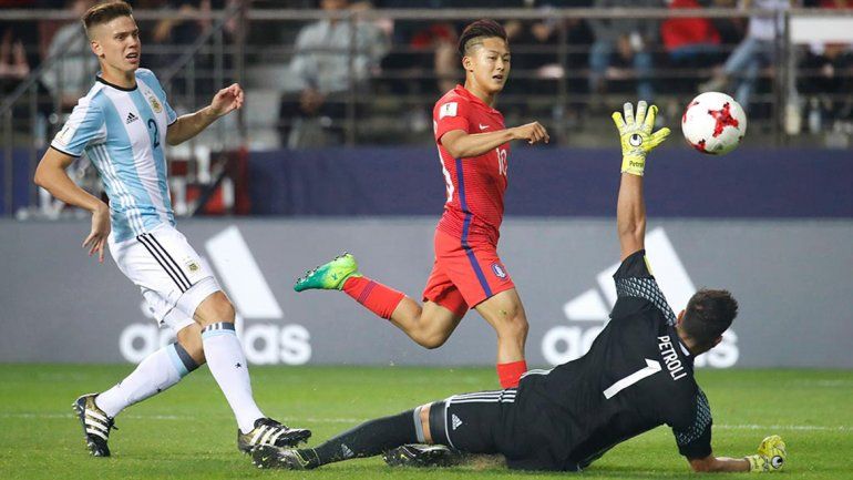 Argentina cayó 2-1 ante el local &nbsp;y tiene un pie afuera del mundial.