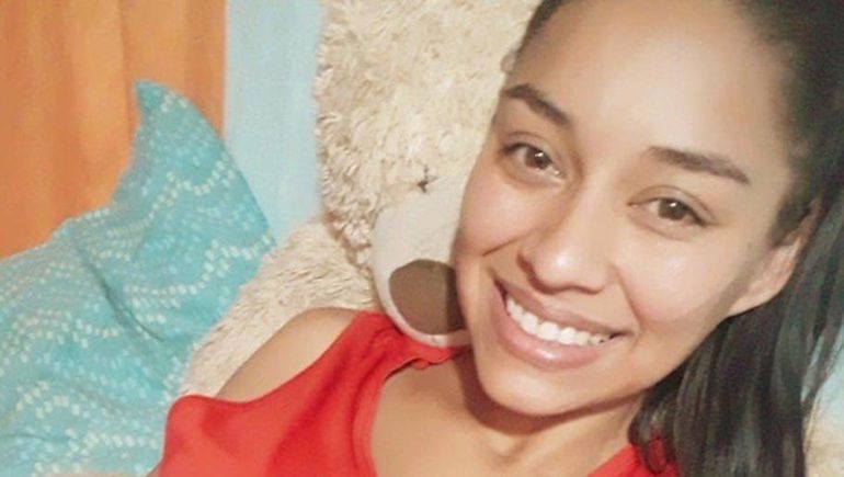 La madre de la mujer encontró los cadáveres. Habría indirectas en las redes hacia una pareja o ex pareja.