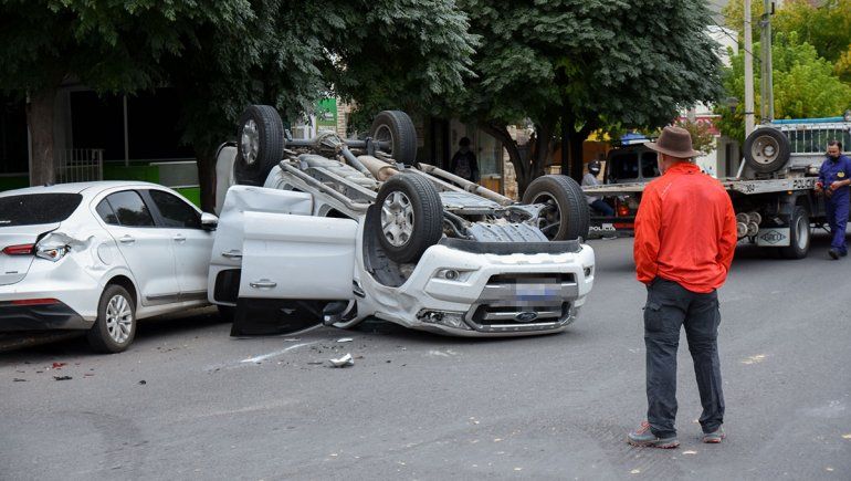 Una jueza neuquina chocó borracha en pleno centro