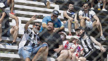 Los que fueron a la cancha, retrataron el momento. Los que fueron a la cancha, retrataron el momento.