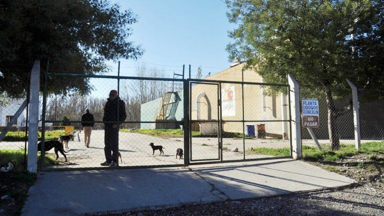Cuestionan cómo funciona la planta de tratamiento de líquidos cloacales.