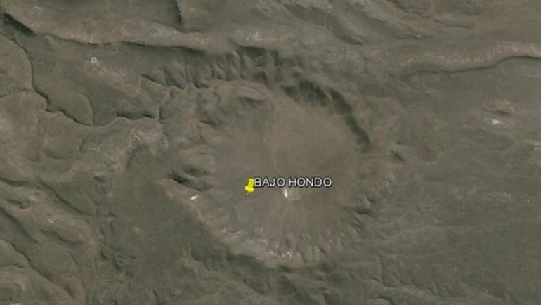 Una vista satelital de Google del cráter de casi 5 kilómetros de diámetro, en la ladera de un volcán en Chubut.