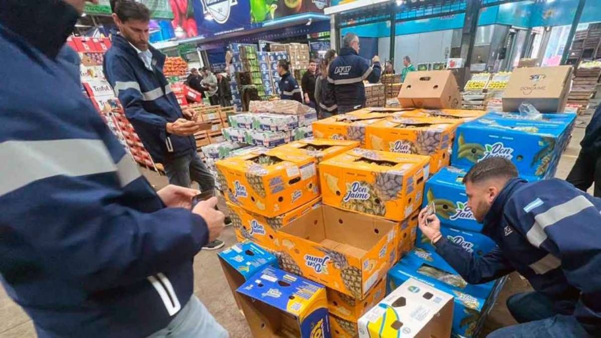 Los precios valuados en dólares suben más que medidos en pesos.