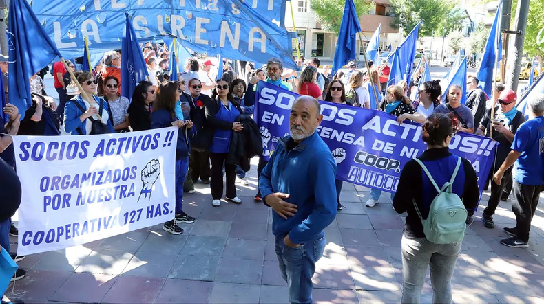 Fracasó la mediación en el Ministerio Público Fiscal y siguen las causas penales contra Jorge Salas. | LM Neuquen Fracasó la mediación en el Ministerio Público Fiscal y siguen las causas penales contra Jorge Salas.
