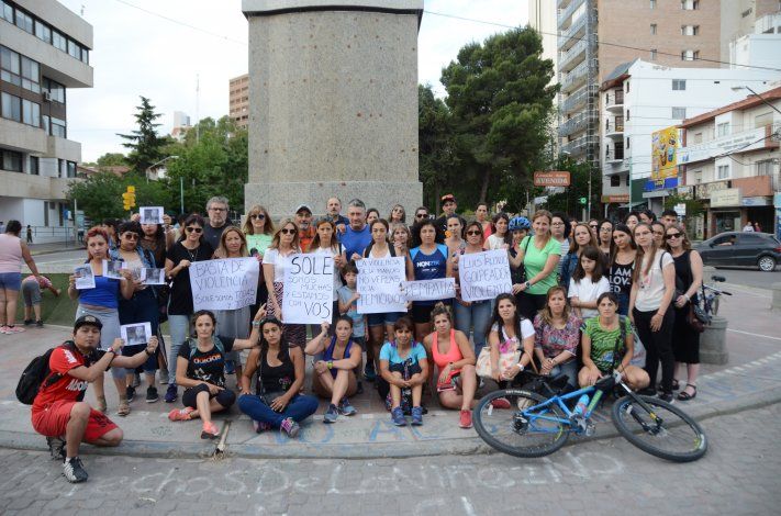 Un atleta de elite neuquino golpeó y lastimó a la pareja